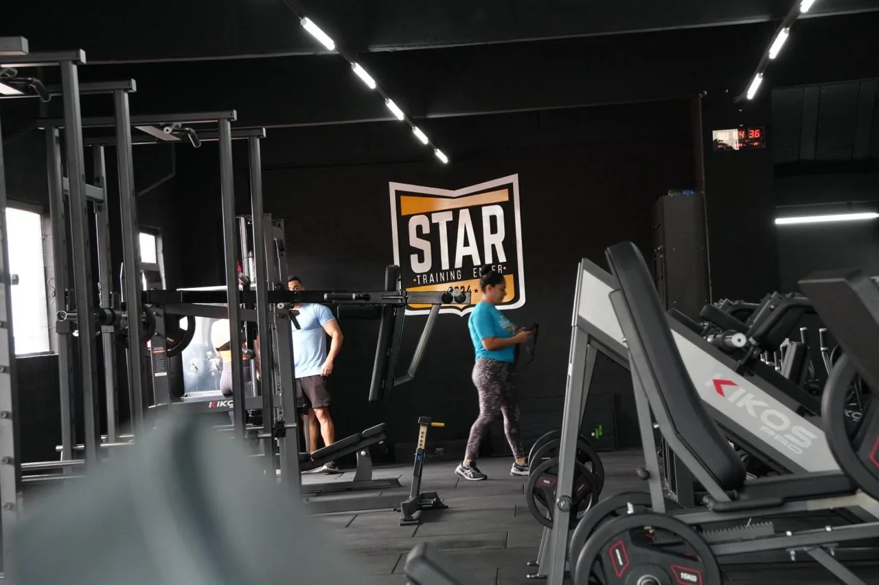 Alunos na área de treino da Star Training Center